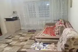 Trehkomnatnaya v 5 minutah ot prichala 22 i akvaparka Apartments, Yarovoye