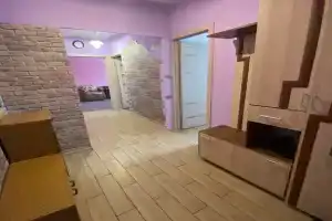 4 komnatnaya v tsentre goroda Apartments