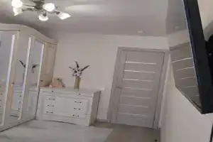 Uyutnaya v Novostroe, v Tsentre goroda, ryadom s Avtovokzalom Apartments, Mariupol
