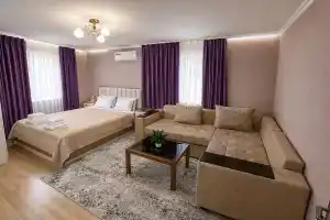 Apartament naprotiv ploshchadi Registan
