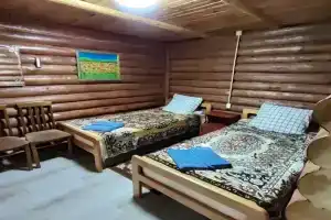 Derevenskiy dom Cottage, Kholyuny