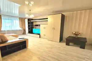 Tryohkomnatnaya s vidom na more i gory Apartments, Lazarevskoye