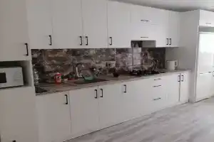 1-komnatnaya uluchshennoy planirovki v novom dome Apartments