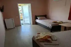 Tryohmestnyy nomer lyuks Apartments, Berdyansk