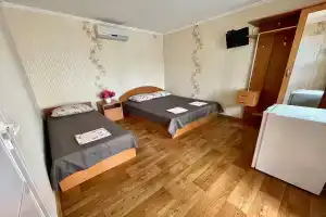 Tryohmestnyy nomer uluchshennyy Apartments, Berdyansk