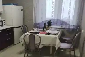 Uyutnaya s evroremontom Apartments, Kellerovo