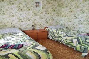 Dvuhmestnyy nomer s 2 otdelnymi krovatyami standart Apartments, Sevastopol