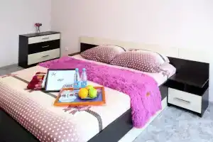 3-komnatnaya Apartments, Yugorsk