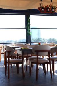 Majestic & Restaurant - 10