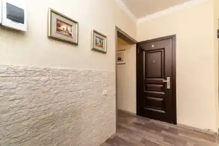 Yourhouse  -2,  66 - 7