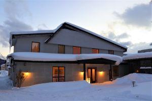 Square 8 Hakuba Retreat by Unplan, Hakuba