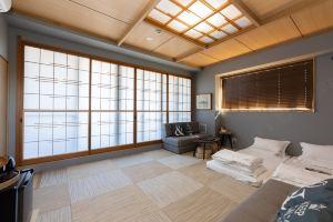 Light Hotel, Funabashi