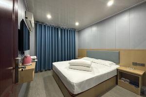 Family Apartment Hotel (Xi'an Xiaozhai Metro Station), Xi'an