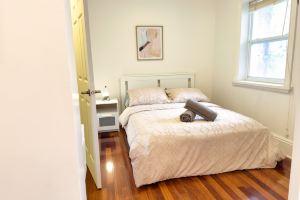 Superb 2 Bed in Plateau 10Min to Mont-Royal Metro Hotel, Montreal