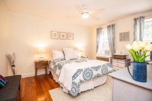 Spacious, South Facing 1Bed with Outdoor Pool, Elevator Hotel, Brookline