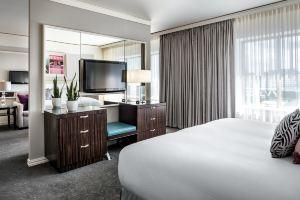 Vogue Hotel Downtown, Curio Collection by Hilton, Montreal