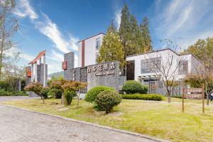 Xinyang Nanwan Lake Camellia Hotel, Xinyang