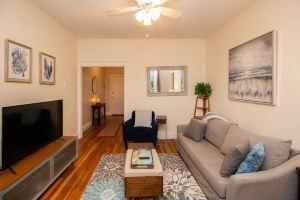 Top-floor, Renovated 2Bed with Balcony Hotel, Brookline