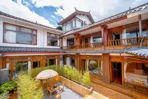 Melody Echo  Courtyard, Lijiang
