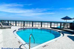 Sea Dreams - Beachside 1 Bedroom at Symphony Beach, Ormond Beach