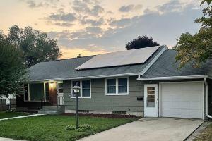 Clean, Fun, Comfy Ranch Home Near Parks, 2.5 mi to Mayo w Pingpong and Playroom, Rochester