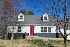 Speedway Large Home- 4 bed/2 bath walking distance to Motor Speedway. Apartments, Indianapolis