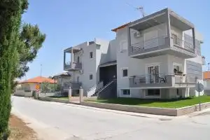 Nine Lodge, Nea Vrasna