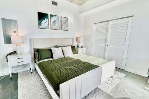 Miami Highrise with Rooftop Pool and Gym Hotel, Miami