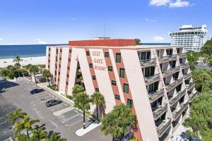 Bay-View Retreat with Heated Pool and Beach Access - Charming Getaway Hotel, St Pete Beach