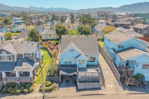 Spacious Living with Entertainment Amenities - Gorgeous Coastal Haven Apartments, Seaside