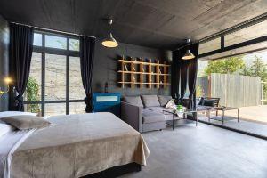 Apartment Ares, Zaton