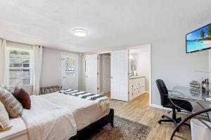 Firefly Hideaway Near Riverwalk Hotel