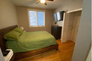 Spacious, Clean and Steps from Wrigley Field! Hotel, Chicago