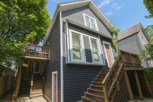 Private Balcony and Spacious Living Areas - Cozy Charming Retreat Apartments, Chicago