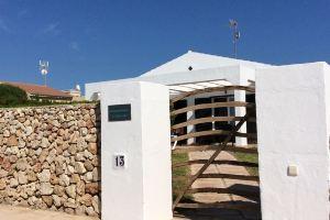 El Charrito. House with garden and pool overlooking the sea, Cala'n Bosch