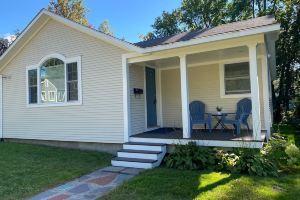 Beautiful 2 BR home, quiet, minutes from downtown Apartments, Burlington