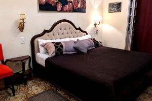 Old Hideaway with King-Sized Bed & Private Balcony Hotel, Havana