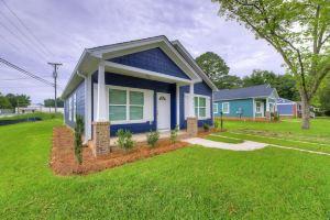 Two Homes with Fast Wifi and Fully Equipped Kitchens - Stunning Family Haven Apartments, Columbia