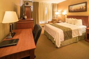 Quality Inn & Suites PE Trudeau Airport, Dorval