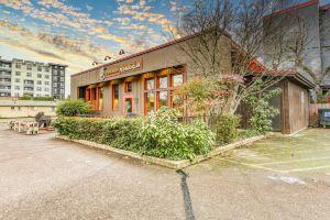 Downtown studio - walk to University - full kitchen, dog-friendly, washer/dryer, Eugene