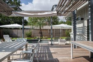 Private Pool and Outdoor Lounge Area - Beautiful Oasis Hotel, Austin