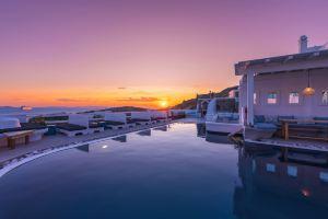 Flaskos Suites, Tourlos