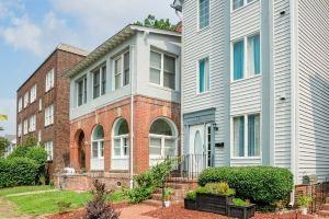 Modern Oasis- Downtown Luxury Stay, Spacious Cozy Home Apartments, Norfolk