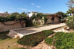 Exceptional villa of 400m2 with private heated pool and its domestic employee