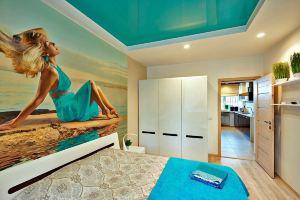 Luxury apartment with a big Jacuzzi and Sauna!