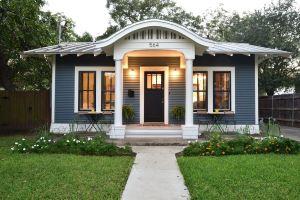 Adorable 1925 Home Walk to Downtown Modern Comforts Sleeps 6 Apartments, New Braunfels