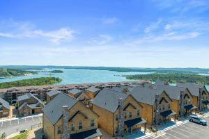 Luxurious Haven - Spa-Like Retreat with Gourmet Kitchen Hotel, Branson