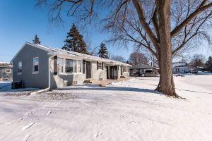 Mayo Discount! 2 main floor bedrooms and bath. Recliner. 6 blocks to Mayo Clinic, Rochester