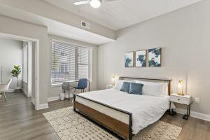 Top Floor Soco 2Br King Suite 8 Mins to Downtown Apartments, Austin