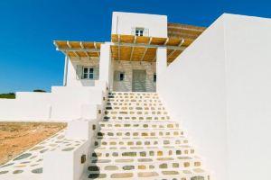 Coral Villa with 4 Bedrooms in Paros, Santa Maria